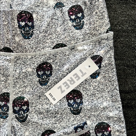NWT Terez Skull Leggings , Full Length, High Waisted, Size M - Picture 6 of 6